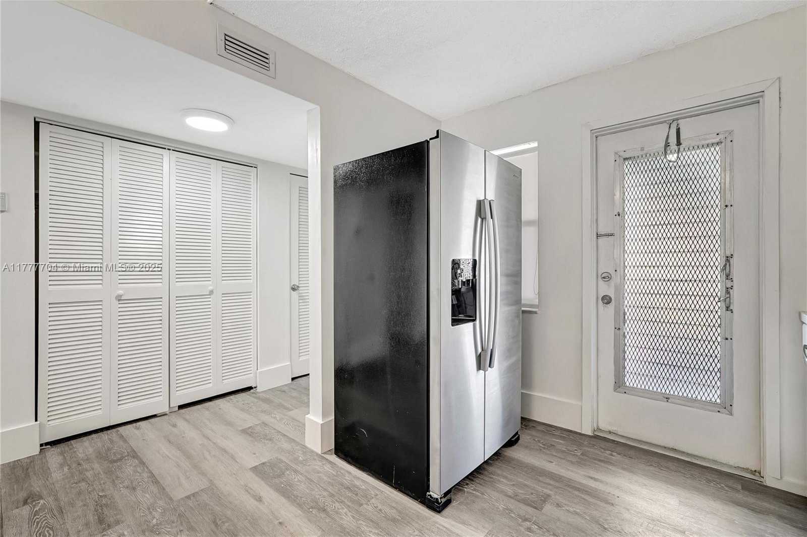 Small Image of 4800 HILLCREST LN #207, Hollywood Number 8