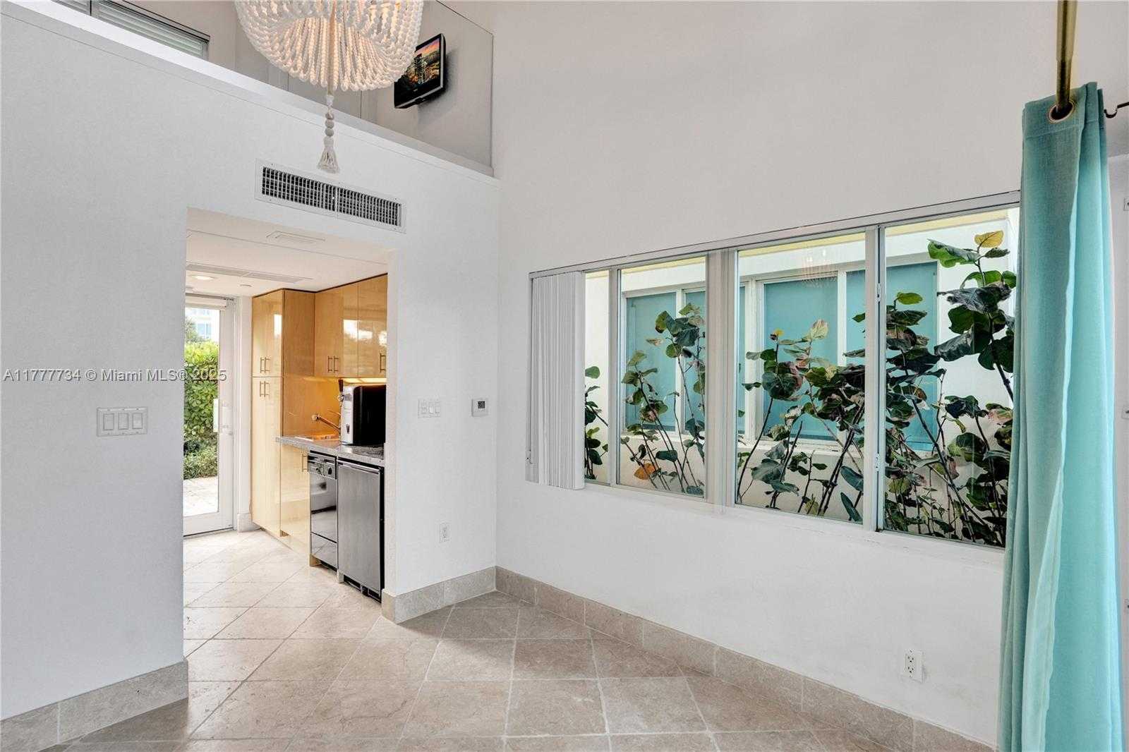 Small Image of 100 SOUTH POINTE DR #Cabana 5, Miami Beach Number 5