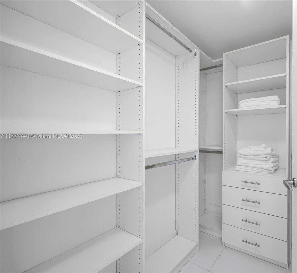 Small Image of 200 BISCAYNE BLVD WAY #4311, Miami Number 12