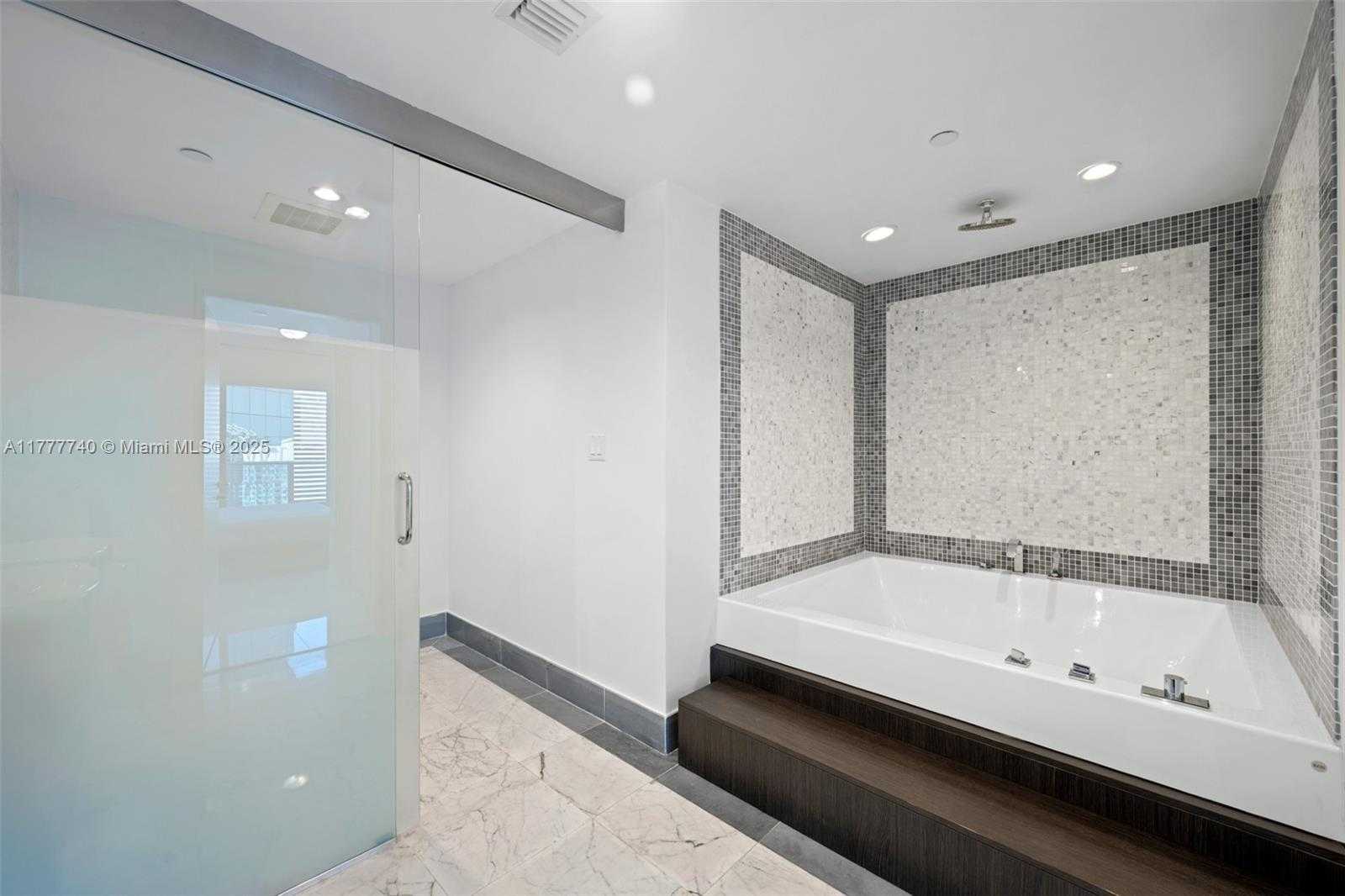 Small Image of 200 BISCAYNE BLVD WAY #4311, Miami Number 15