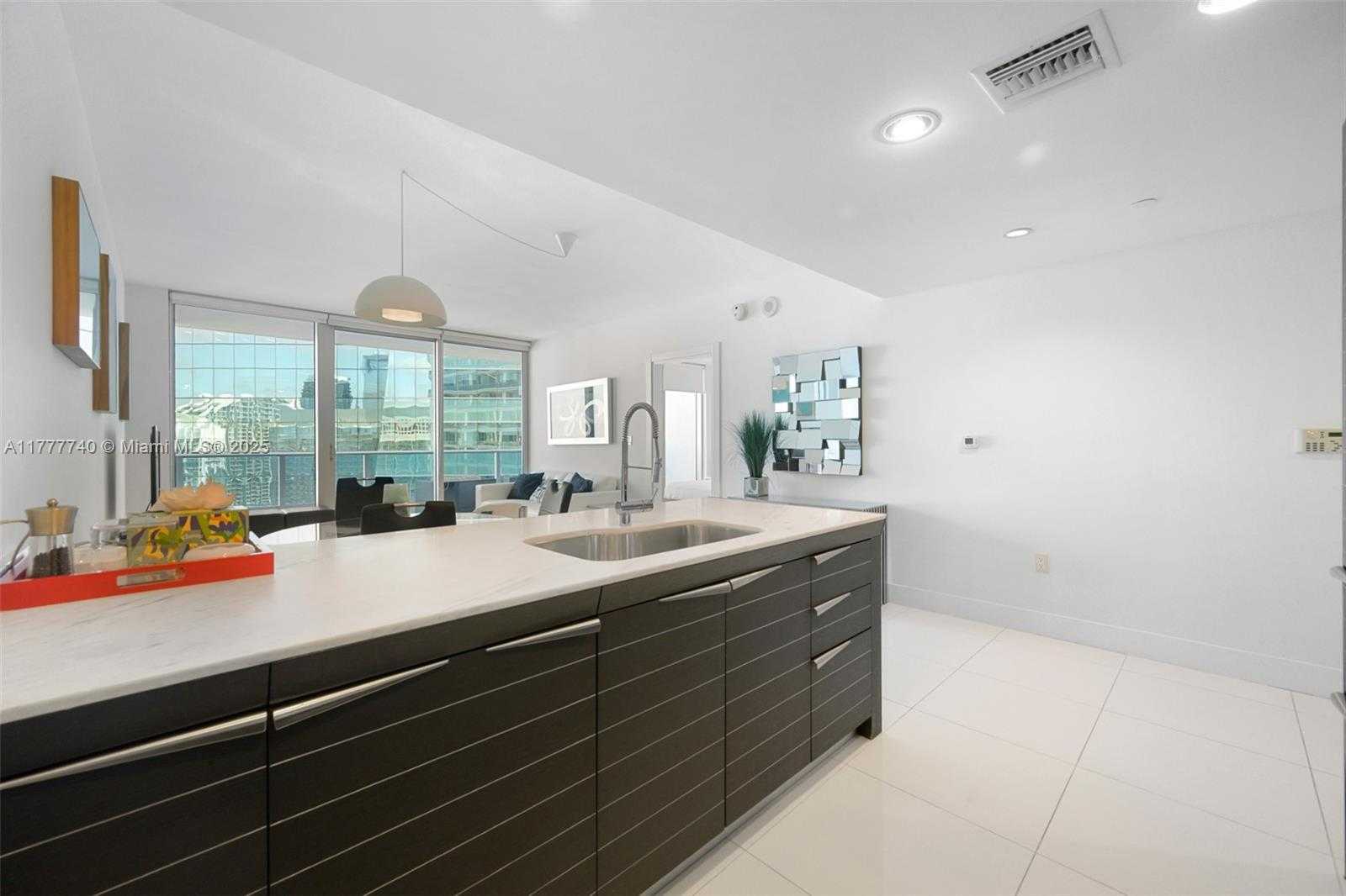 Small Image of 200 BISCAYNE BLVD WAY #4311, Miami Number 6