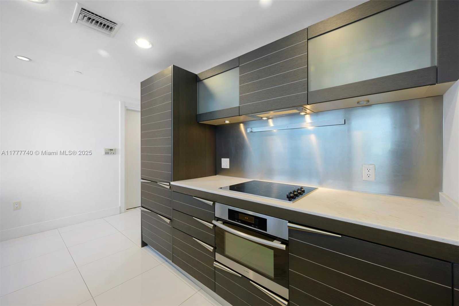 Small Image of 200 BISCAYNE BLVD WAY #4311, Miami Number 7