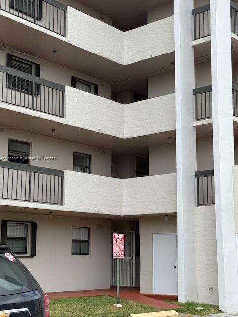 Small Image of 8881 FONTAINEBLEAU BLVD #204, Miami Number 31