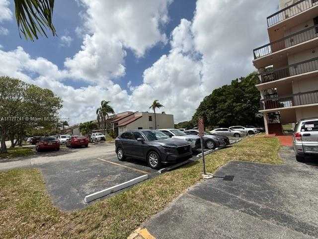 Small Image of 8881 FONTAINEBLEAU BLVD #204, Miami Number 33