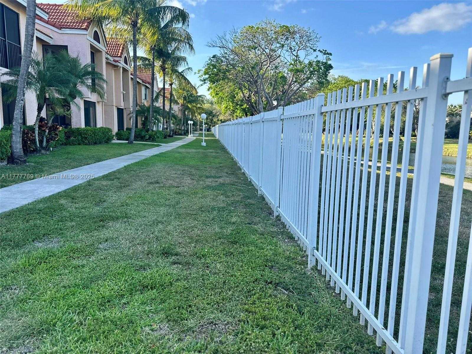 Small Image of 10581 SOUTH WEST 155TH CT #1214, Miami Number 32