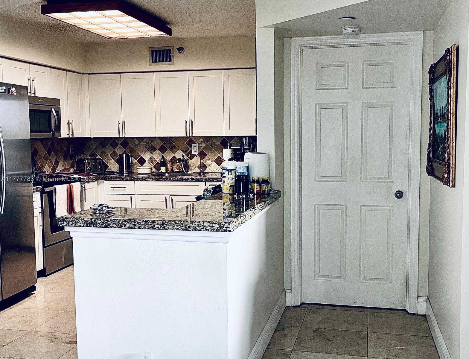 Small Image of 3530 MYSTIC POINTE DR #408, Aventura Number 4