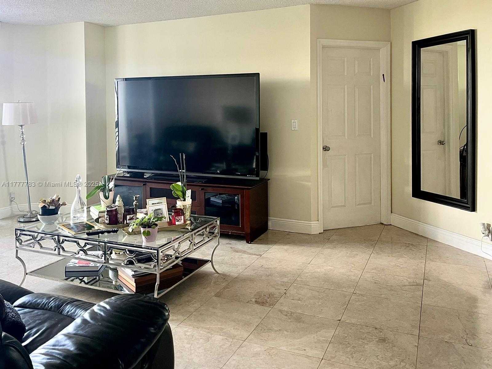 Small Image of 3530 MYSTIC POINTE DR #408, Aventura Number 6