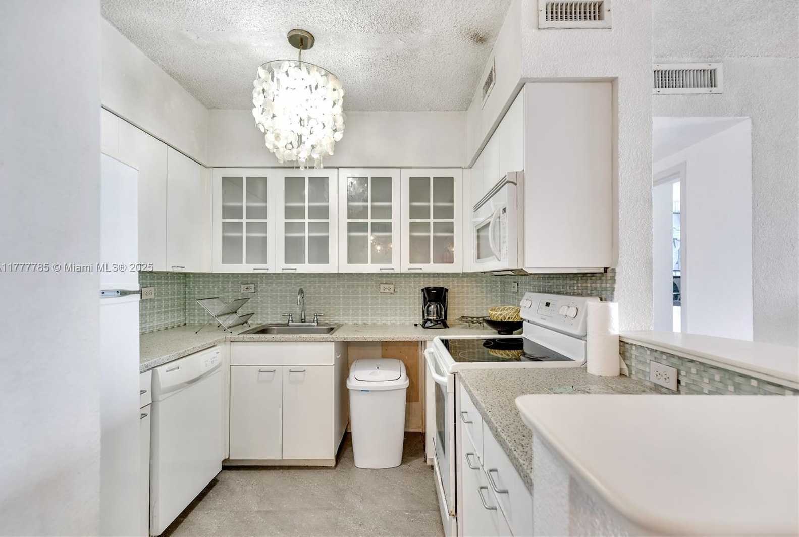 Small Image of 1500 Bay Rd, Miami Beach, FL 33139, USA Number 14