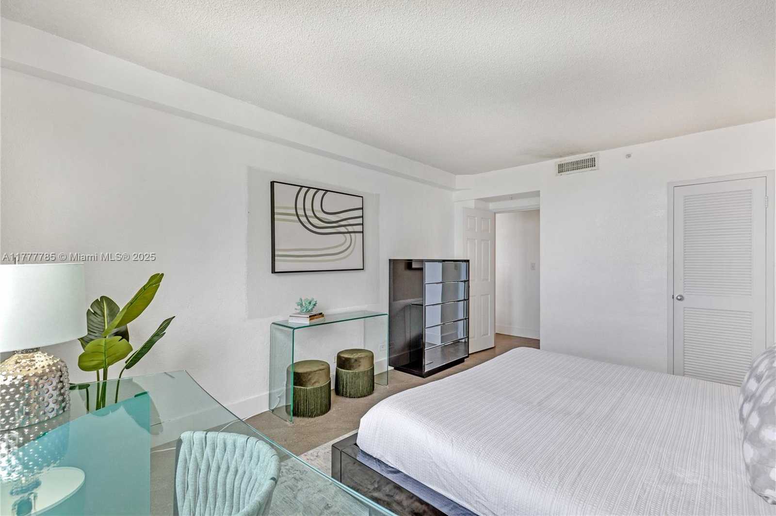 Small Image of 1500 Bay Rd, Miami Beach, FL 33139, USA Number 18