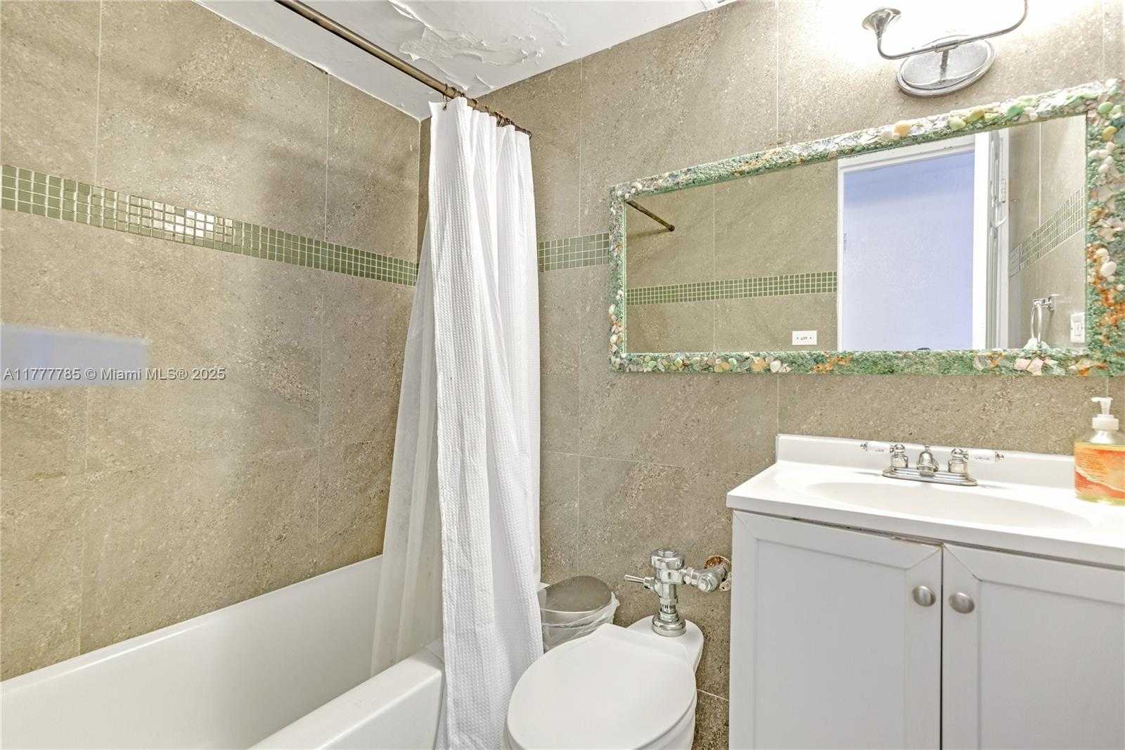 Small Image of 1500 Bay Rd, Miami Beach, FL 33139, USA Number 19