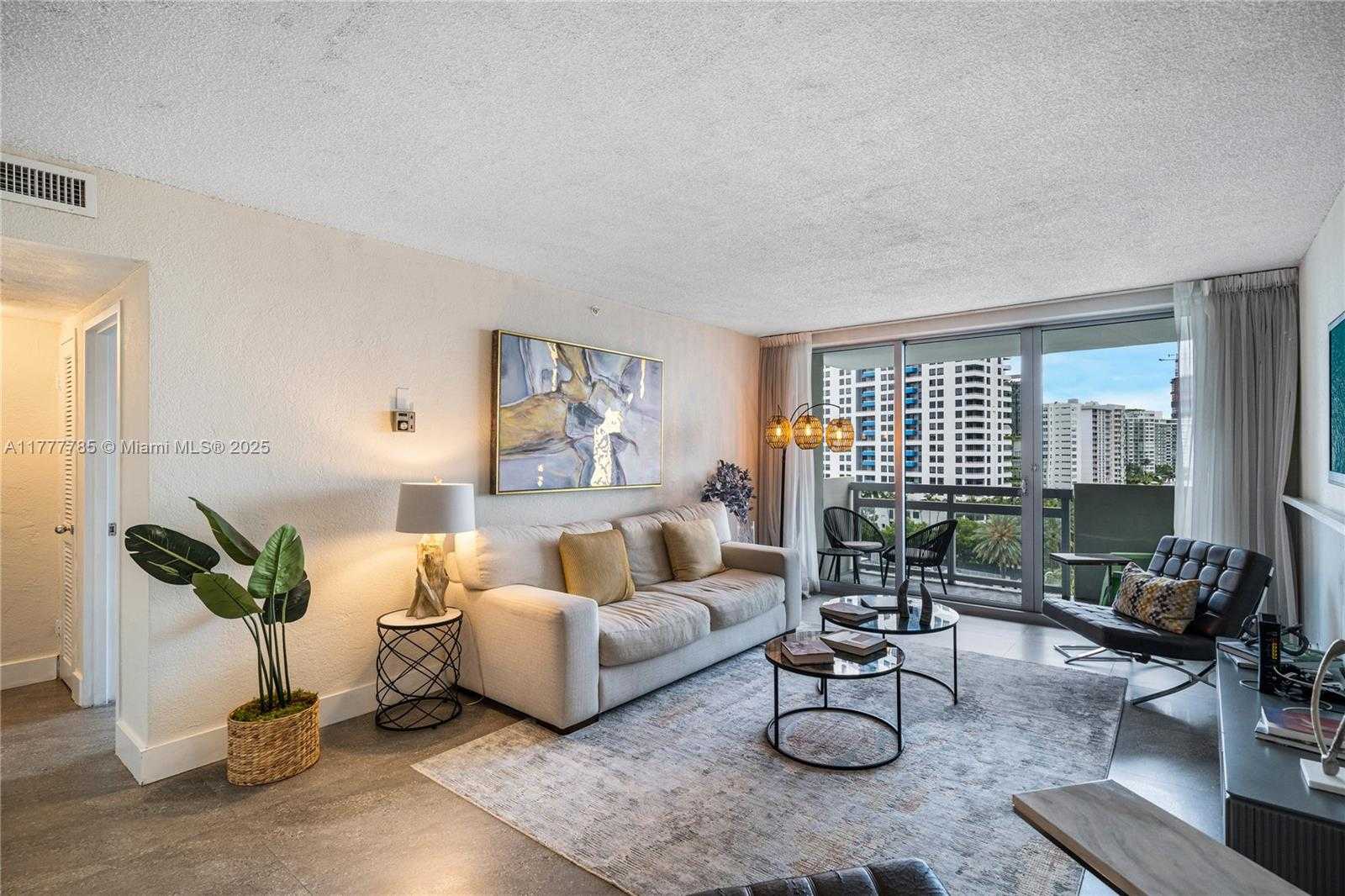 Small Image of 1500 Bay Rd, Miami Beach, FL 33139, USA Number 6