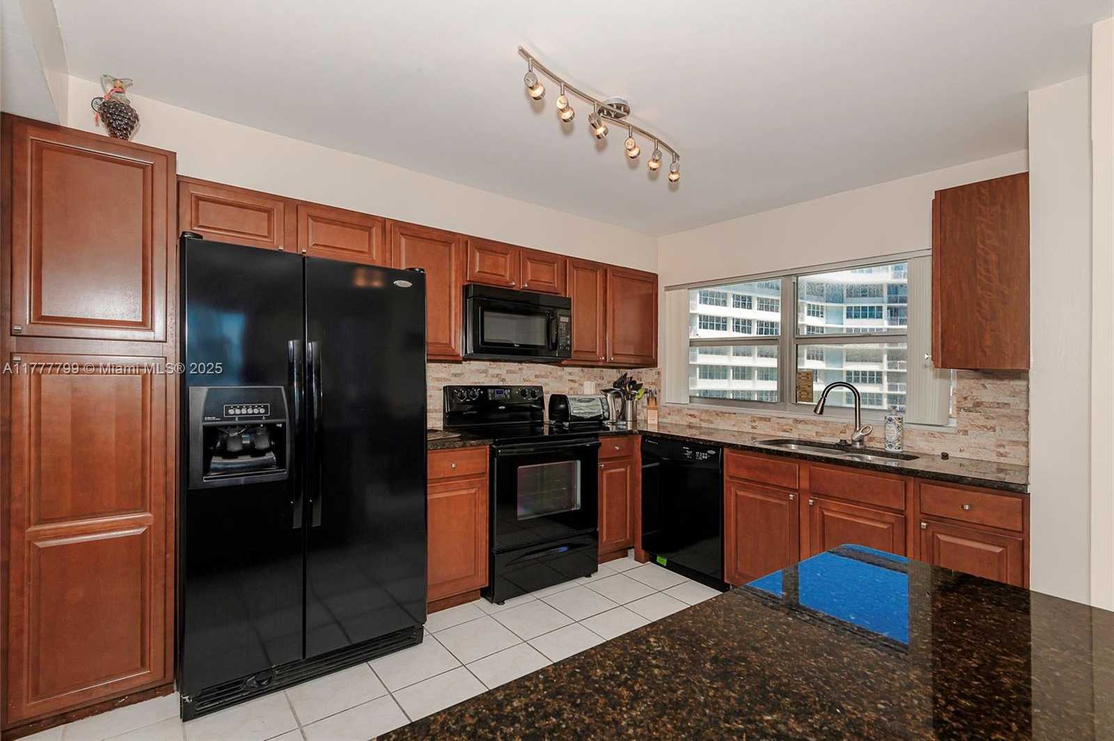 Small Image of 1817 SOUTH OCEAN DR #628, Hallandale Beach Number 13