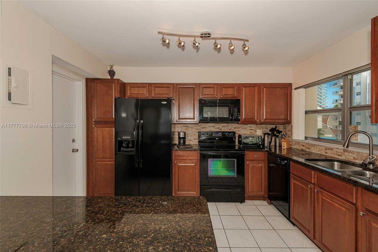 Small Image of 1817 SOUTH OCEAN DR #628, Hallandale Beach Number 14