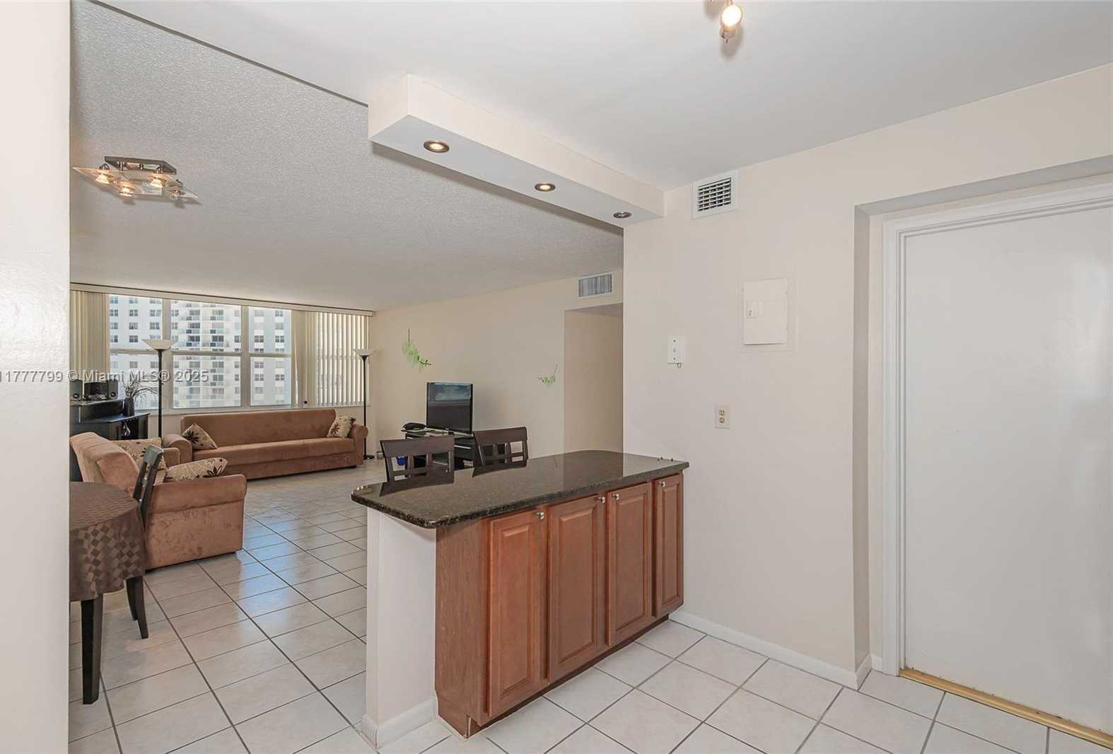 Small Image of 1817 SOUTH OCEAN DR #628, Hallandale Beach Number 16