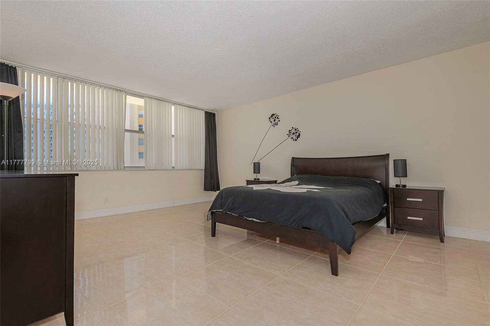 Small Image of 1817 SOUTH OCEAN DR #628, Hallandale Beach Number 18