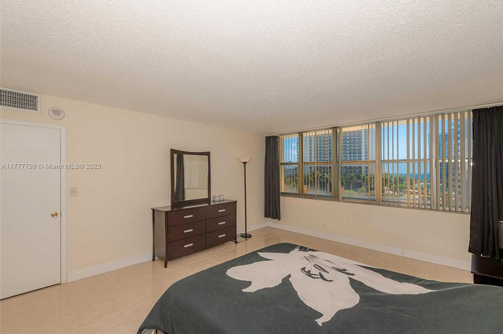 Small Image of 1817 SOUTH OCEAN DR #628, Hallandale Beach Number 19