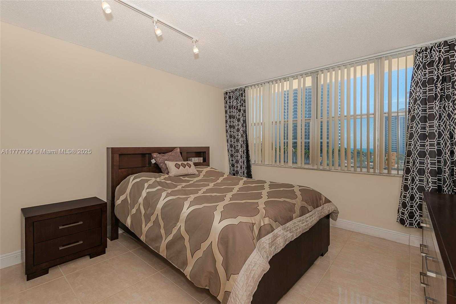 Small Image of 1817 SOUTH OCEAN DR #628, Hallandale Beach Number 23