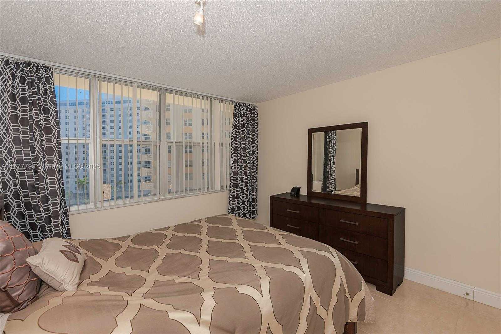 Small Image of 1817 SOUTH OCEAN DR #628, Hallandale Beach Number 24