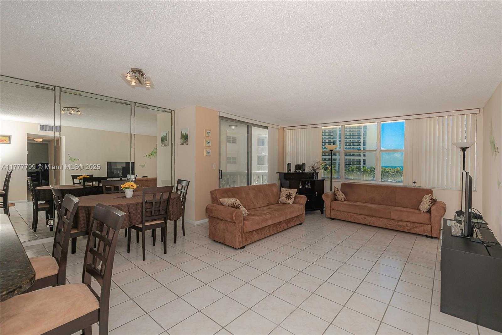 Small Image of 1817 SOUTH OCEAN DR #628, Hallandale Beach Number 4