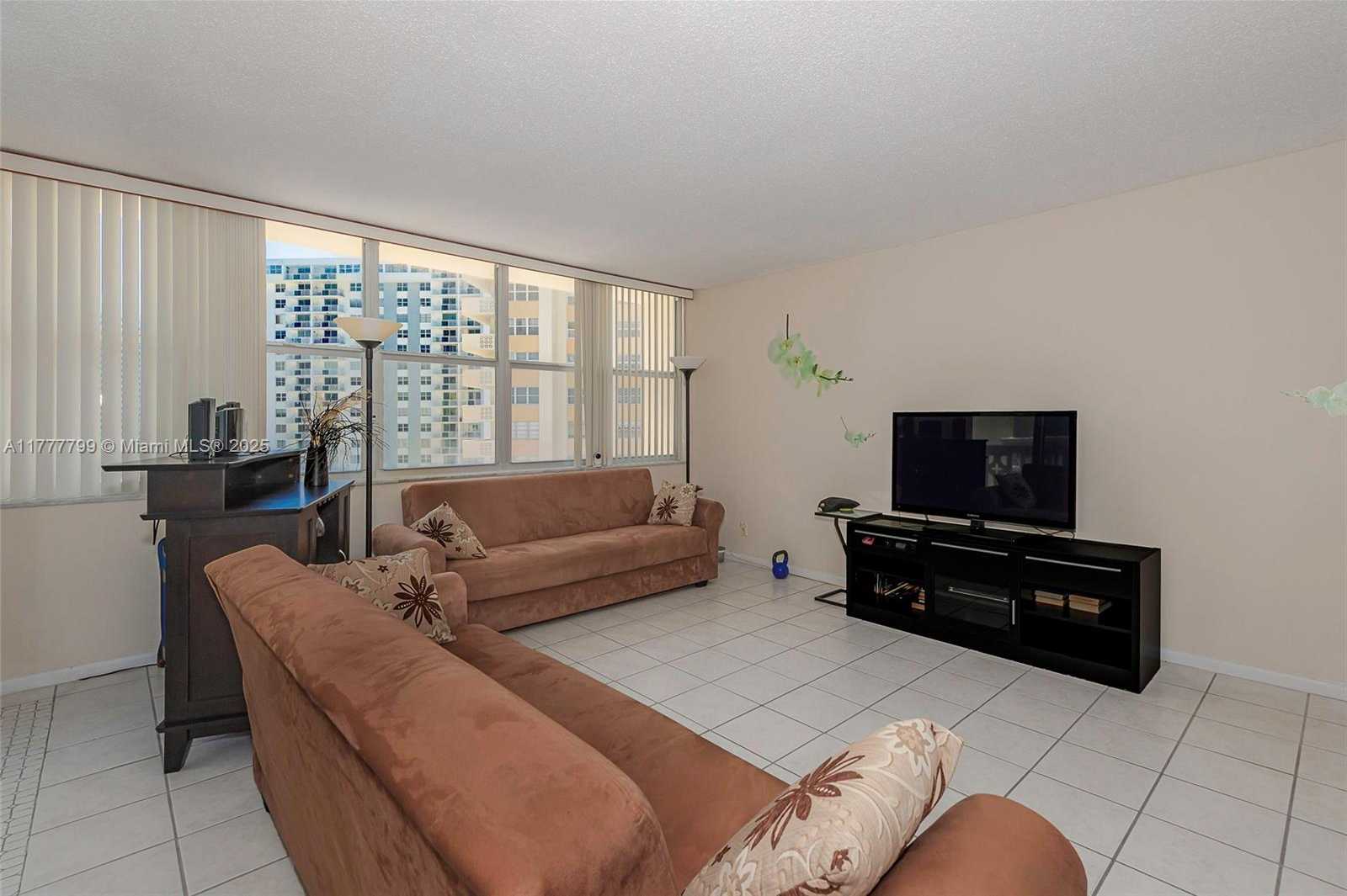 Small Image of 1817 SOUTH OCEAN DR #628, Hallandale Beach Number 6
