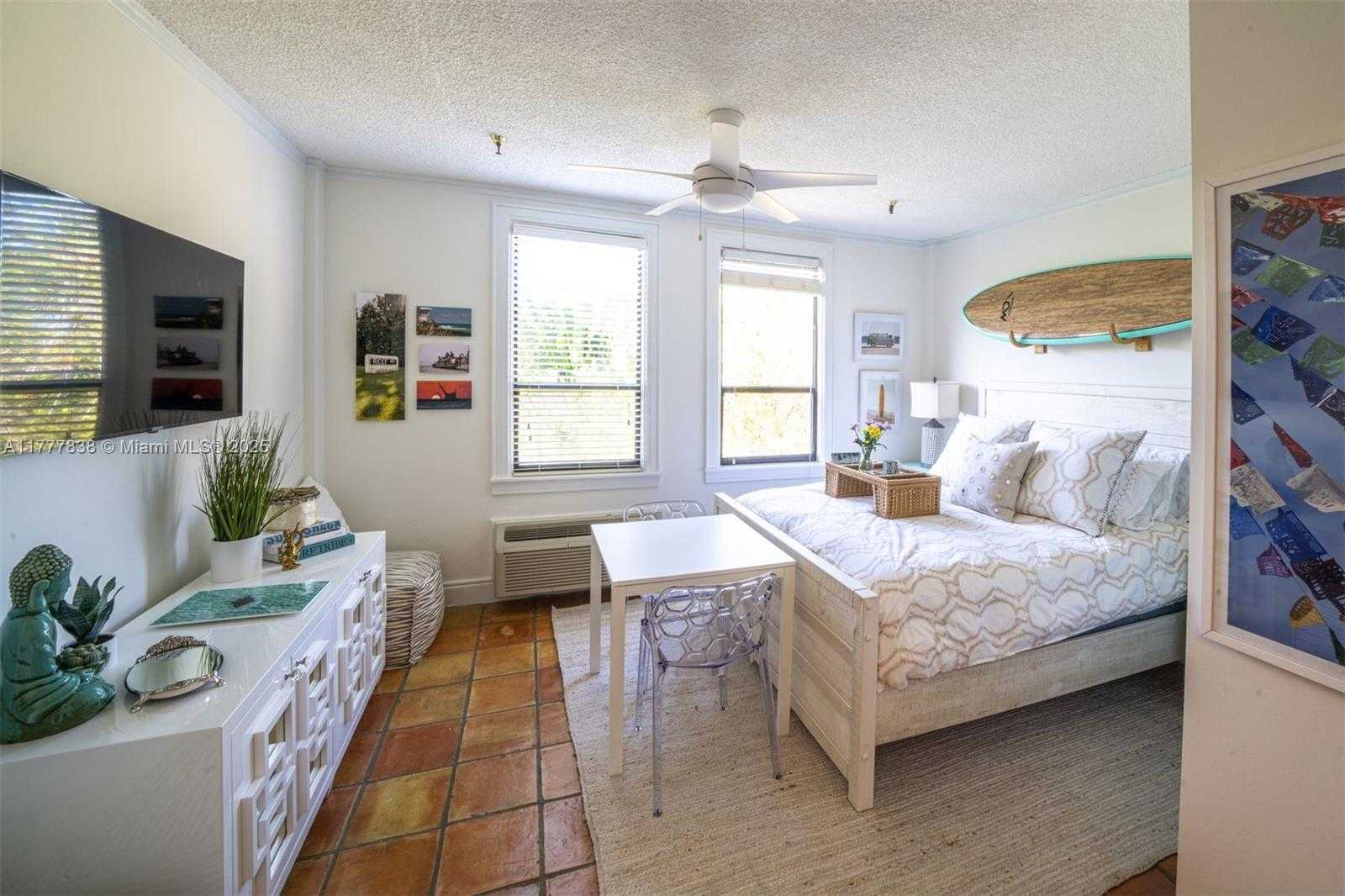 Small Image of 235 SUNRISE AVE #3052, Palm Beach Number 2