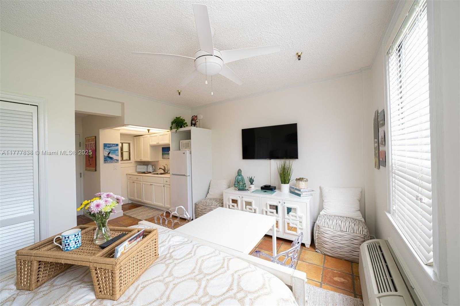 Small Image of 235 SUNRISE AVE #3052, Palm Beach Number 3