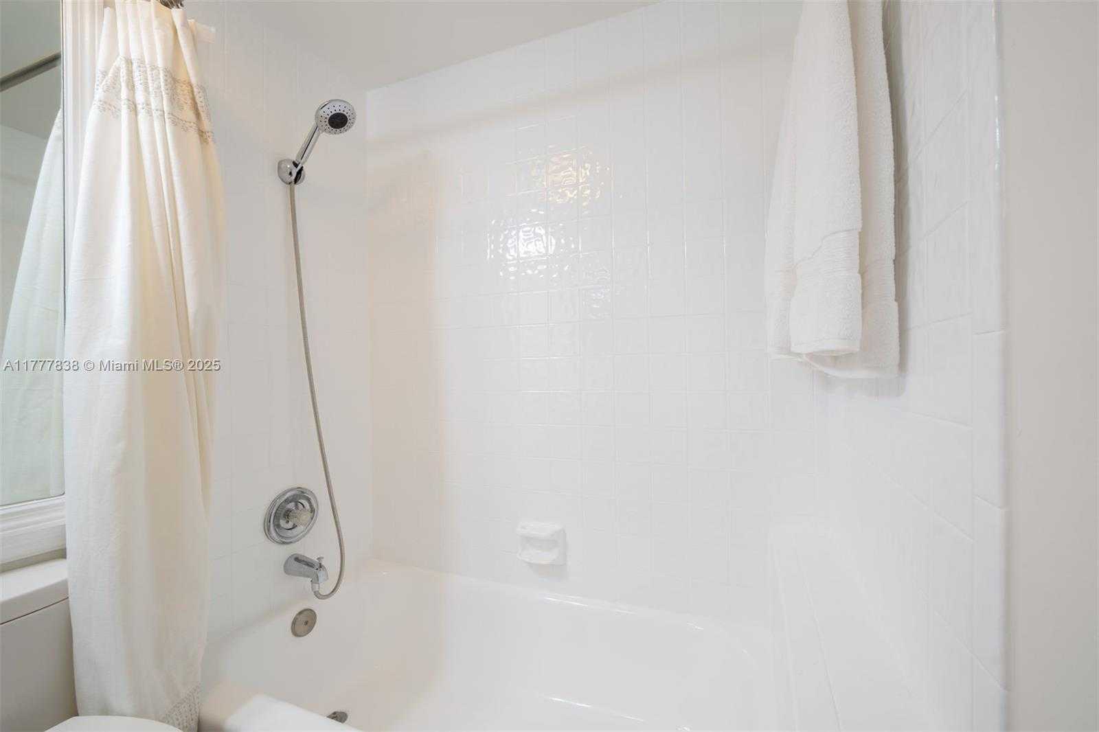 Small Image of 235 SUNRISE AVE #3052, Palm Beach Number 8