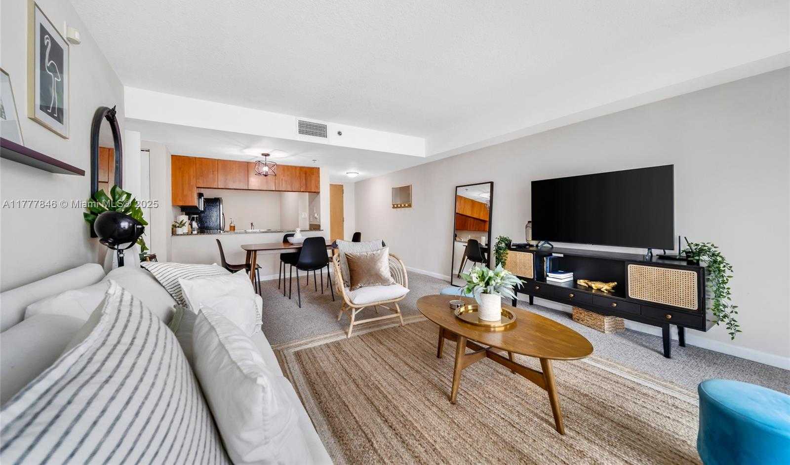Small Image of 1200 BRICKELL BAY DR #2515, Miami Number 11