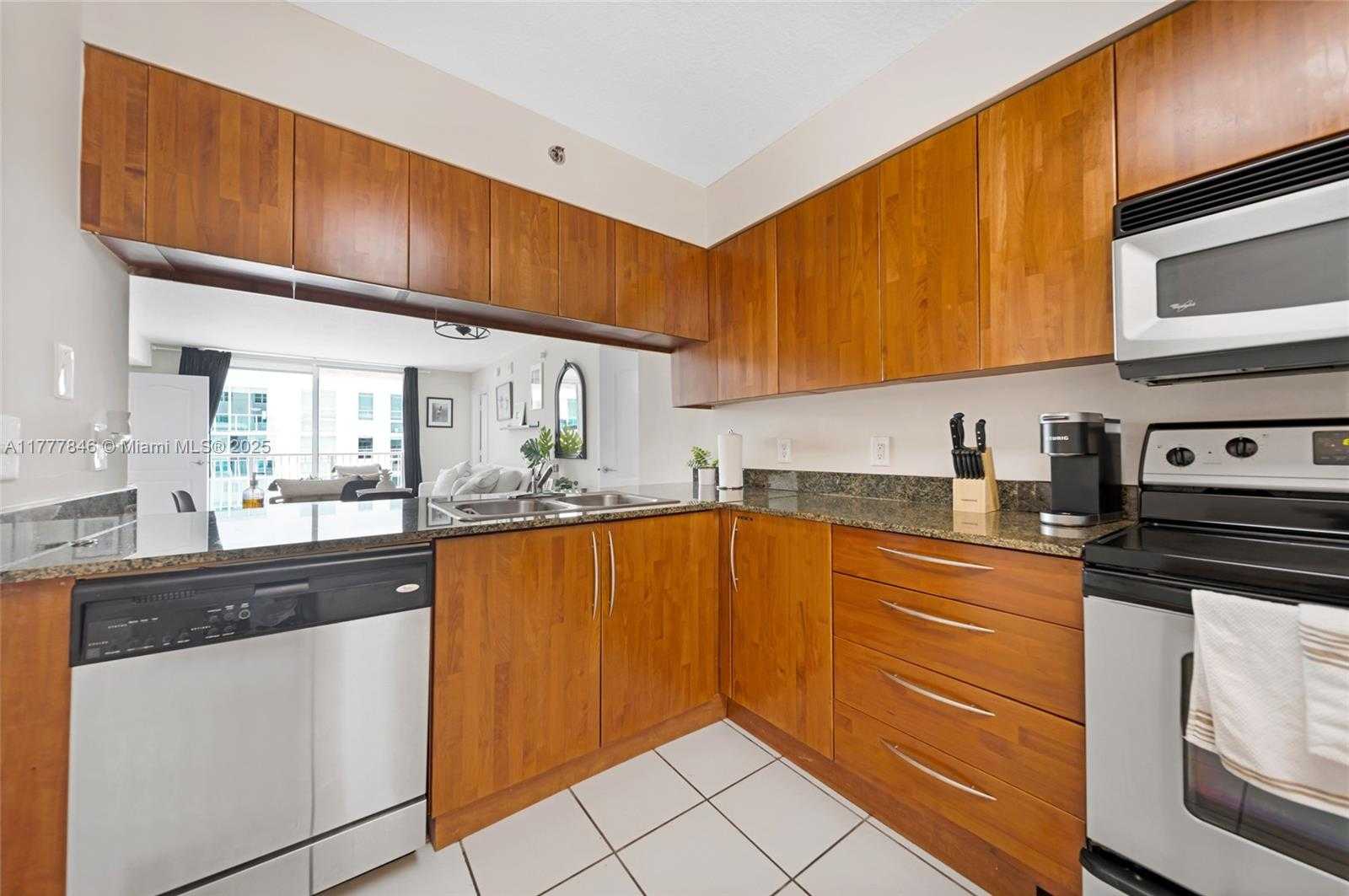 Small Image of 1200 BRICKELL BAY DR #2515, Miami Number 14