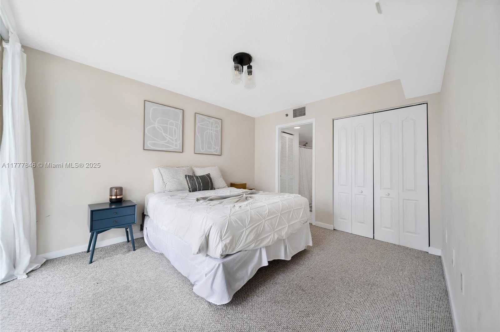 Small Image of 1200 BRICKELL BAY DR #2515, Miami Number 18