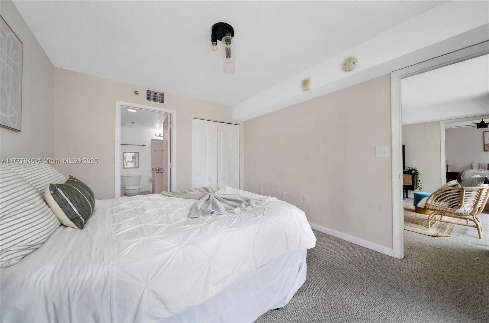 Small Image of 1200 BRICKELL BAY DR #2515, Miami Number 19