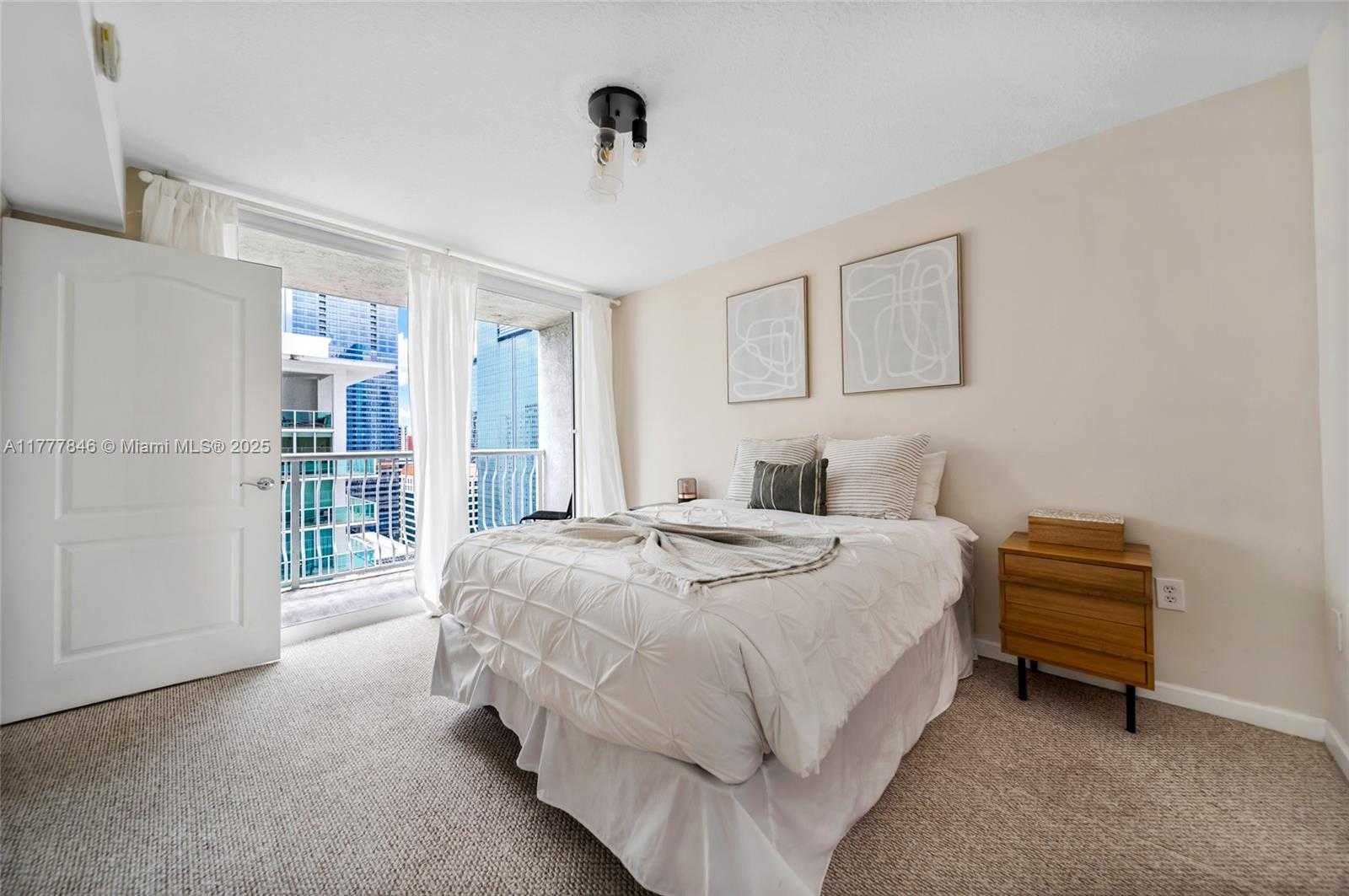 Small Image of 1200 BRICKELL BAY DR #2515, Miami Number 21