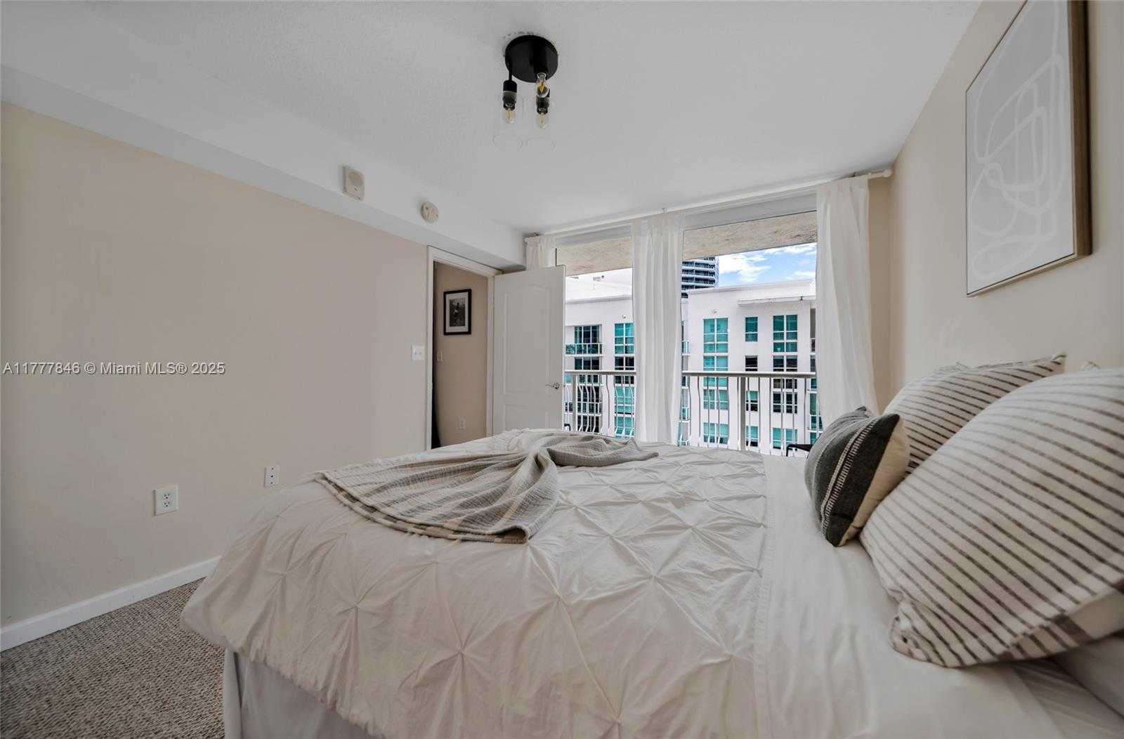 Small Image of 1200 BRICKELL BAY DR #2515, Miami Number 22