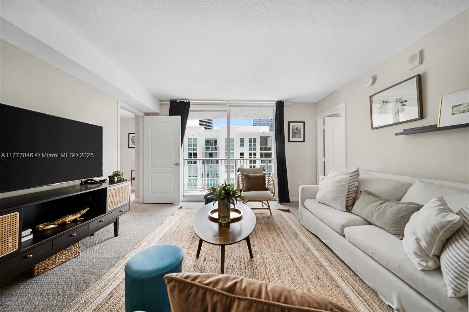Small Image of 1200 BRICKELL BAY DR #2515, Miami Number 6