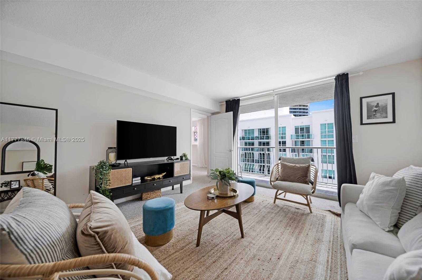 Small Image of 1200 BRICKELL BAY DR #2515, Miami Number 7