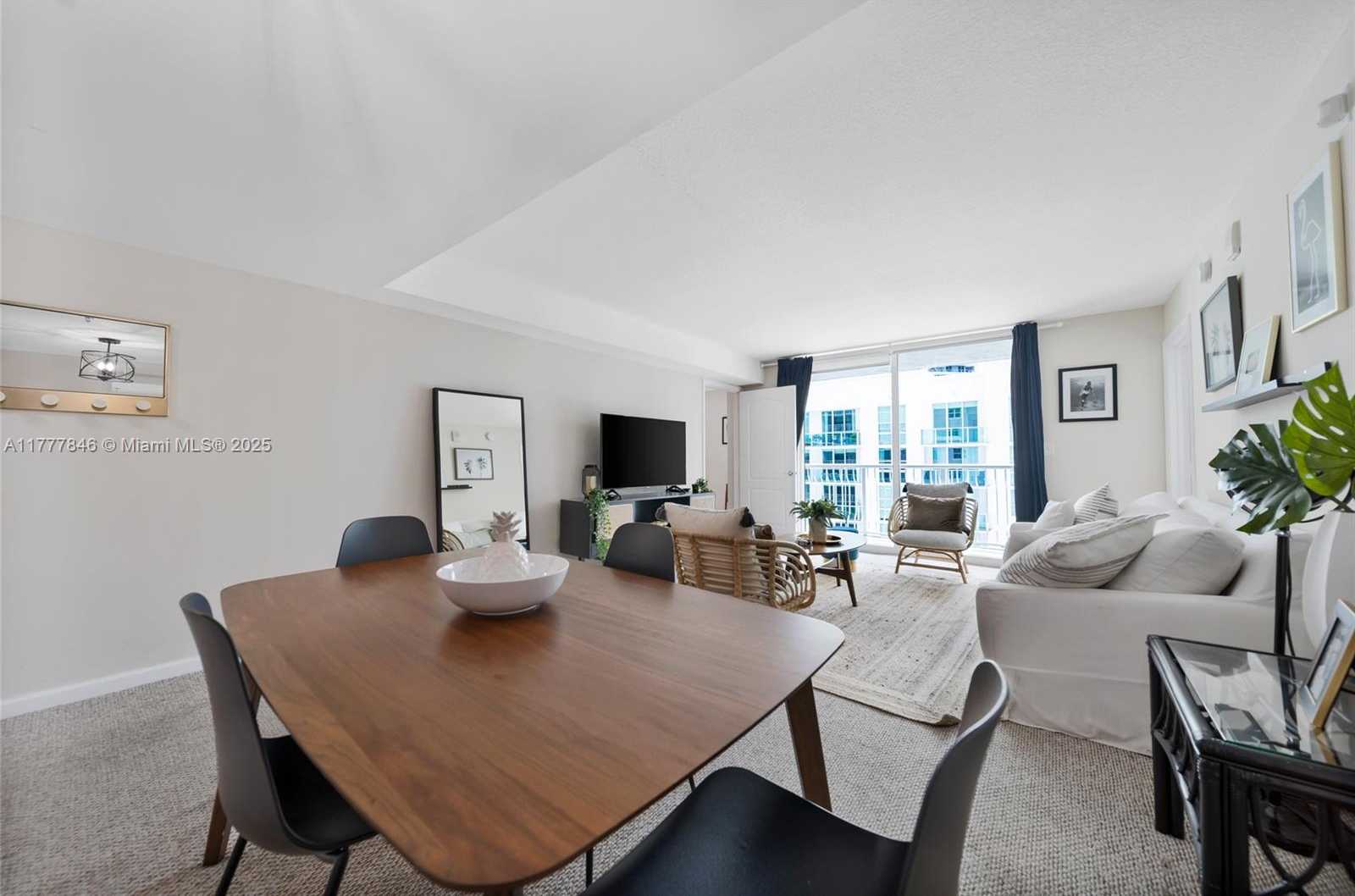 Small Image of 1200 BRICKELL BAY DR #2515, Miami Number 8
