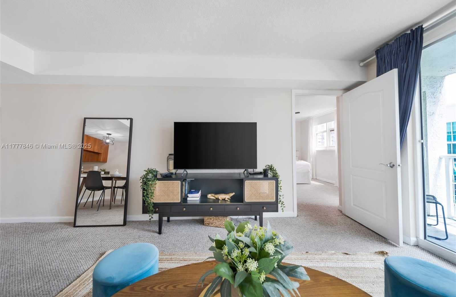 Small Image of 1200 BRICKELL BAY DR #2515, Miami Number 9