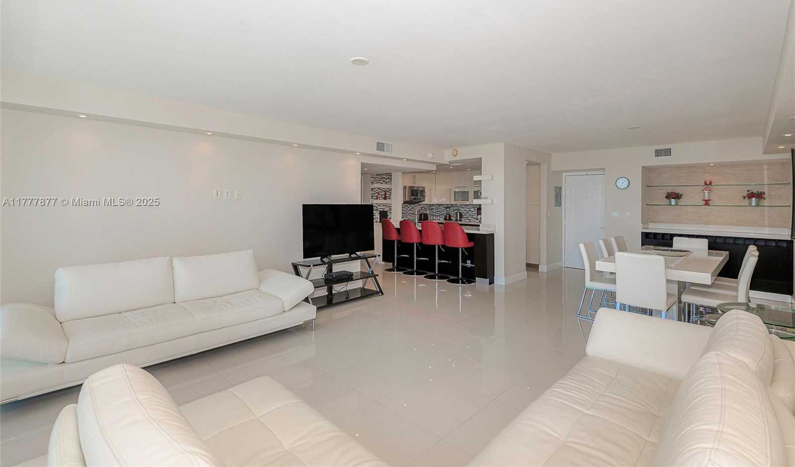 Small Image of 100 BAYVIEW DR #1026, Sunny Isles Beach Number 17