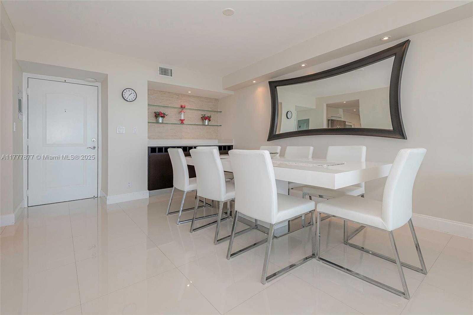 Small Image of 100 BAYVIEW DR #1026, Sunny Isles Beach Number 18