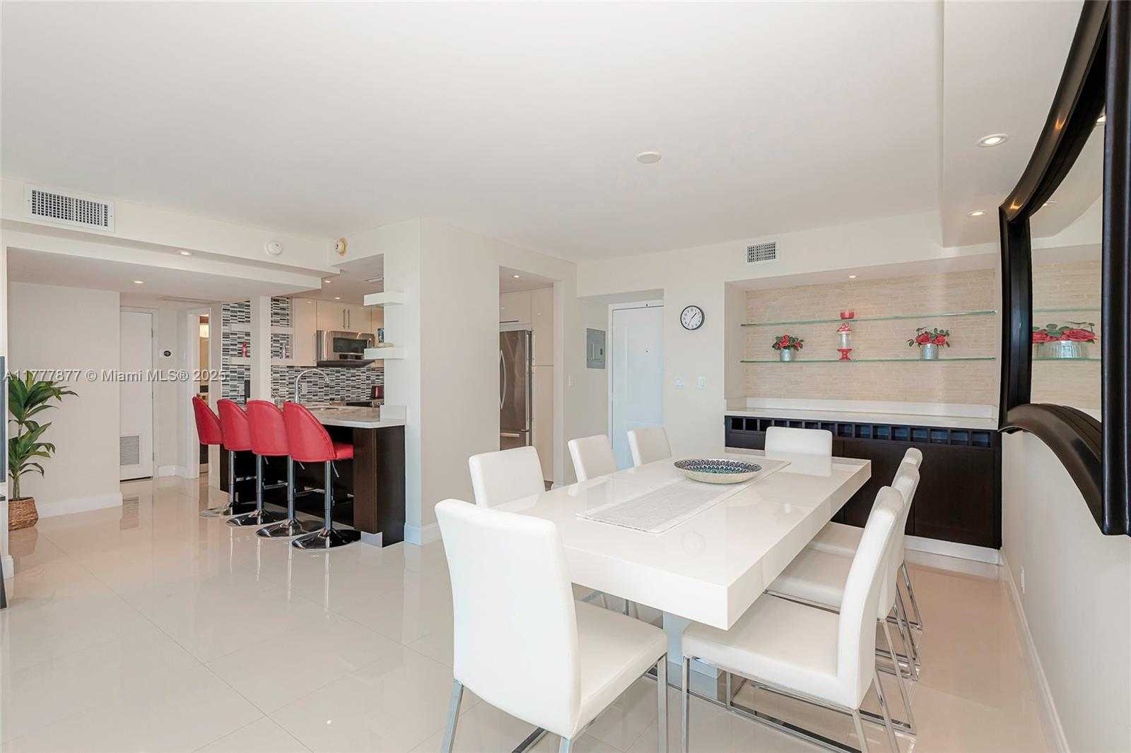 Small Image of 100 BAYVIEW DR #1026, Sunny Isles Beach Number 20