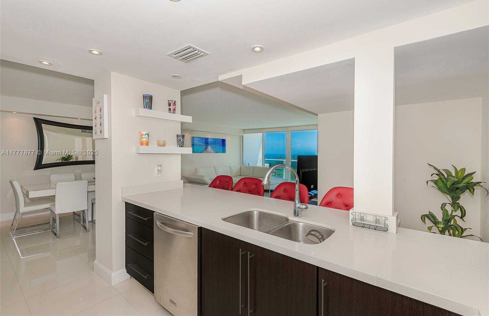 Small Image of 100 BAYVIEW DR #1026, Sunny Isles Beach Number 24