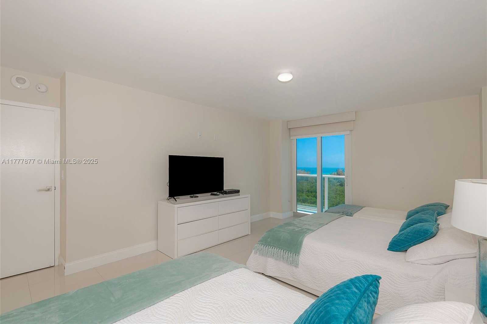 Small Image of 100 BAYVIEW DR #1026, Sunny Isles Beach Number 26