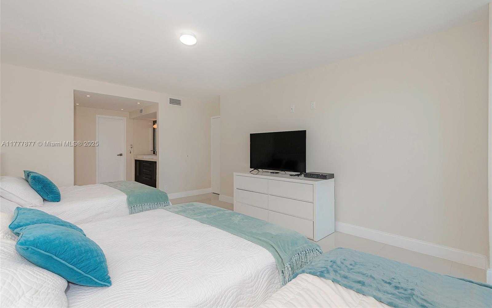 Small Image of 100 BAYVIEW DR #1026, Sunny Isles Beach Number 27