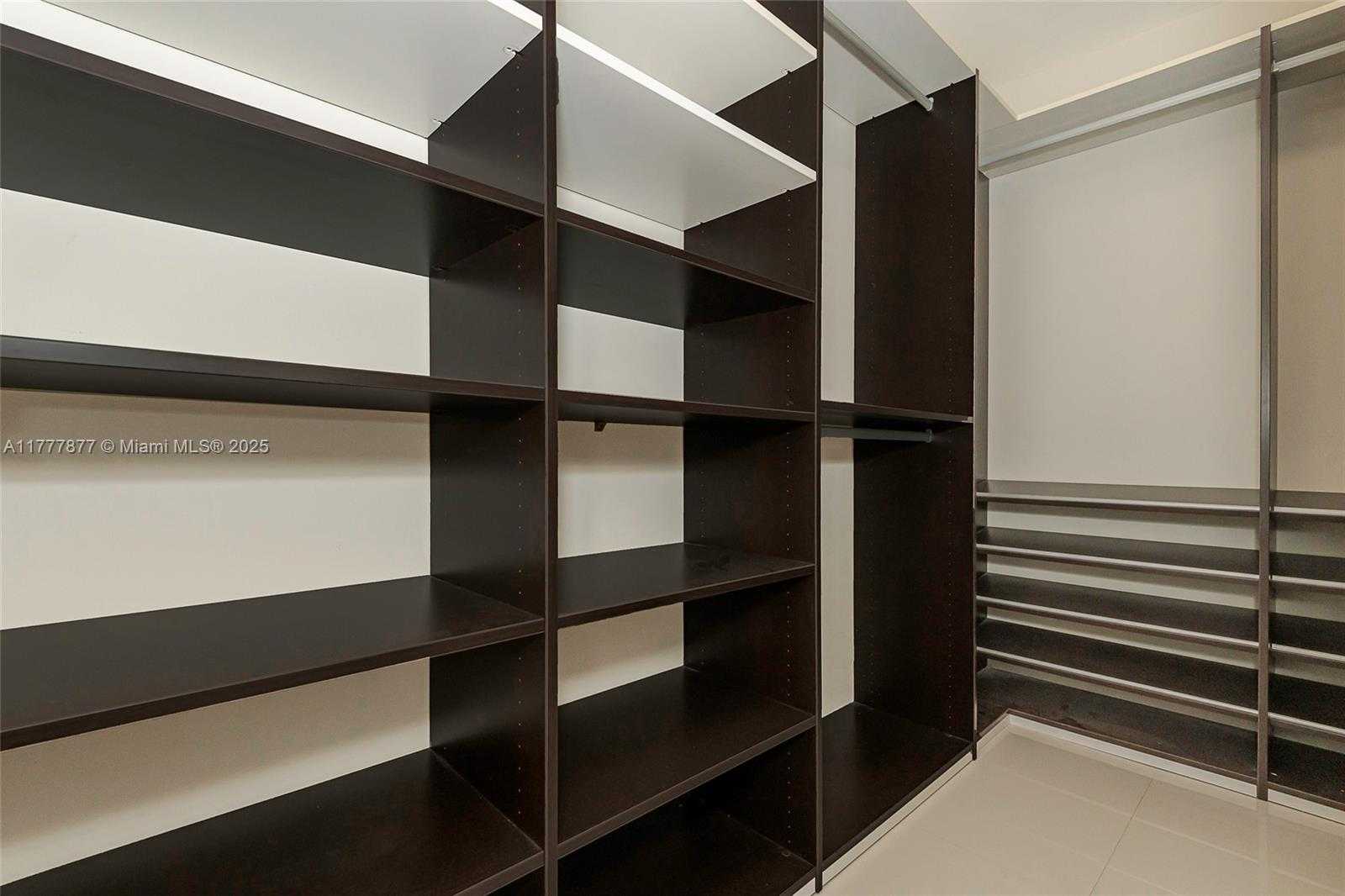 Small Image of 100 BAYVIEW DR #1026, Sunny Isles Beach Number 28