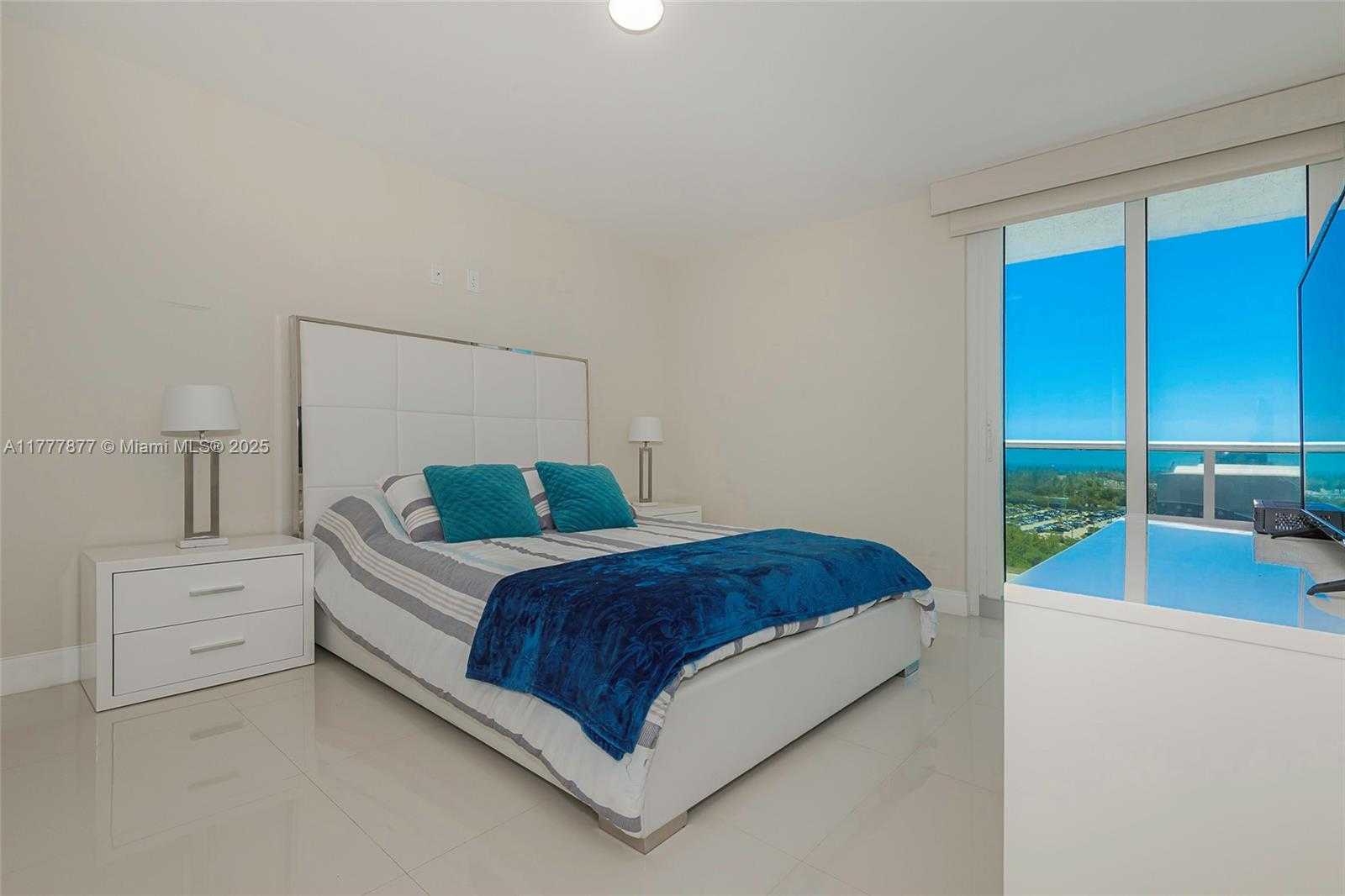 Small Image of 100 BAYVIEW DR #1026, Sunny Isles Beach Number 32