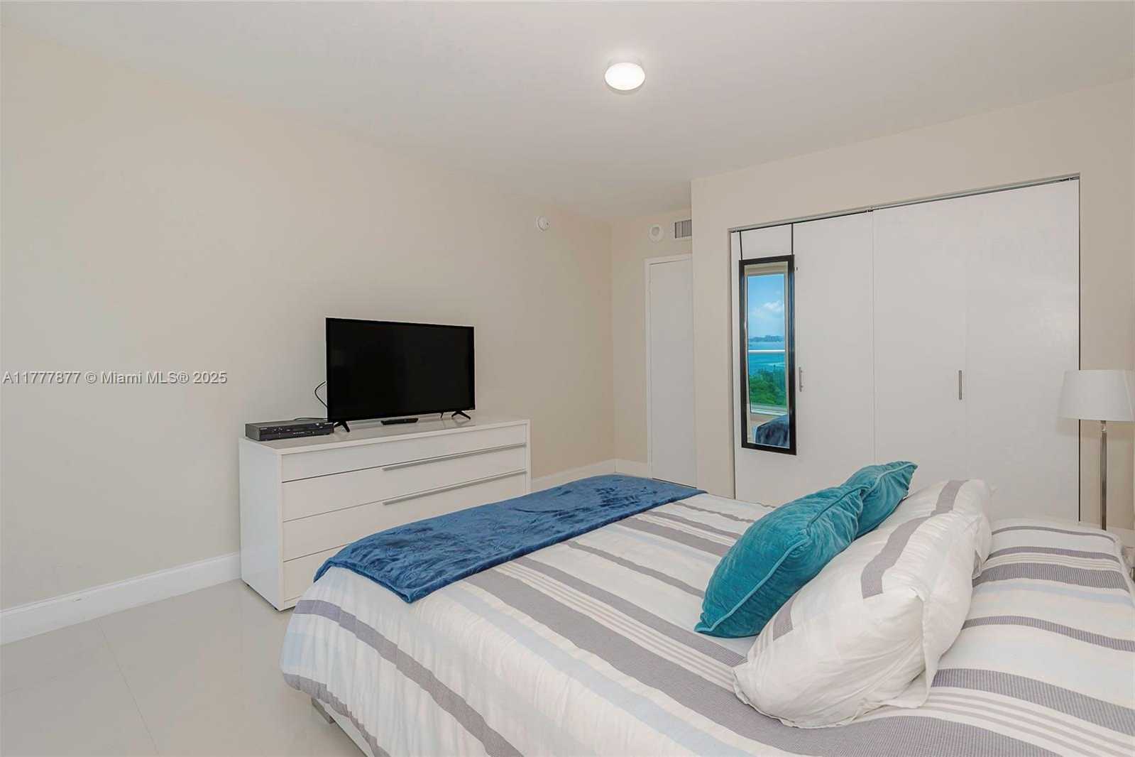 Small Image of 100 BAYVIEW DR #1026, Sunny Isles Beach Number 34