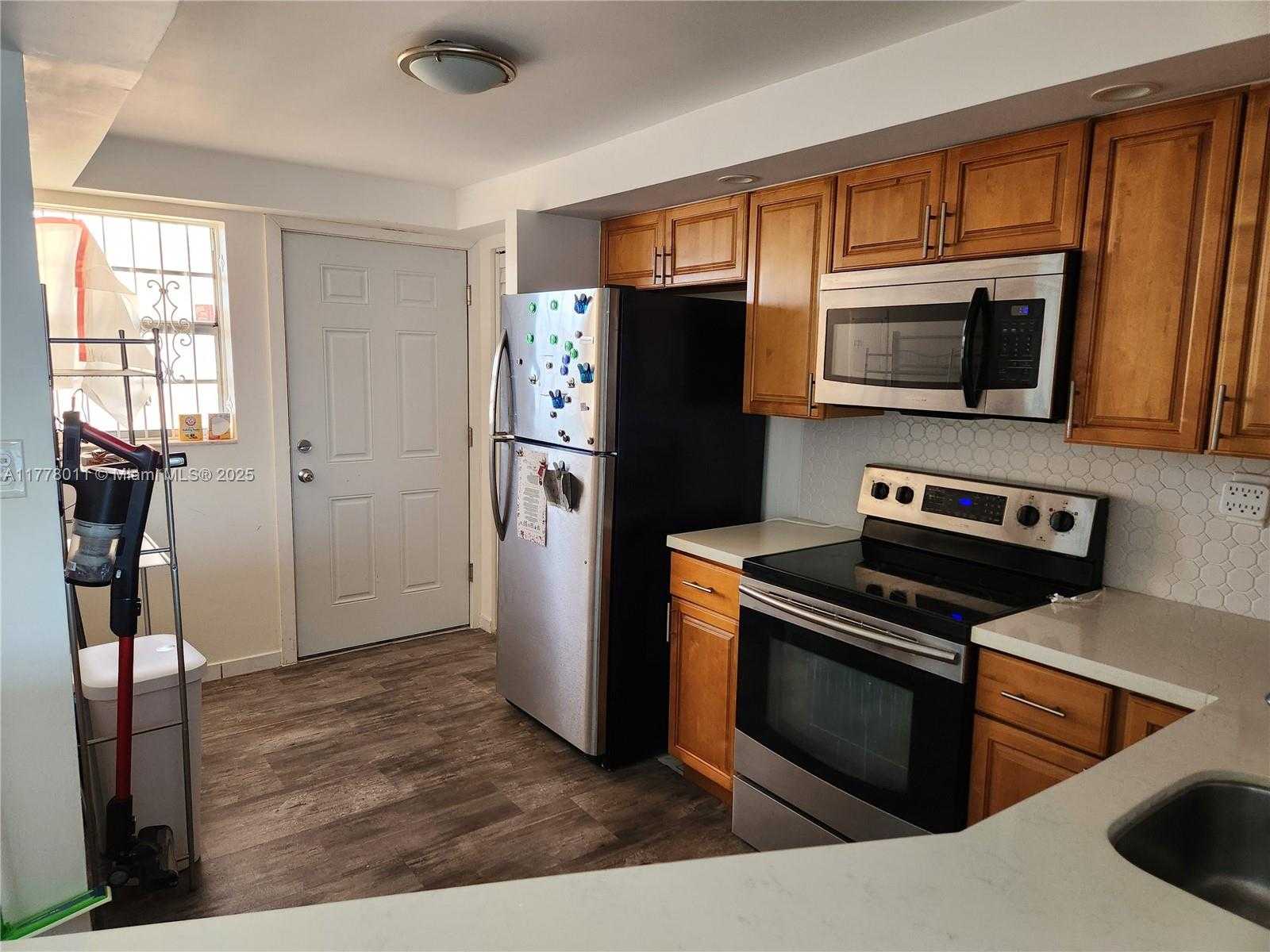Small Image of 1750 NORTH EAST 191ST ST #626-4, Miami Number 2