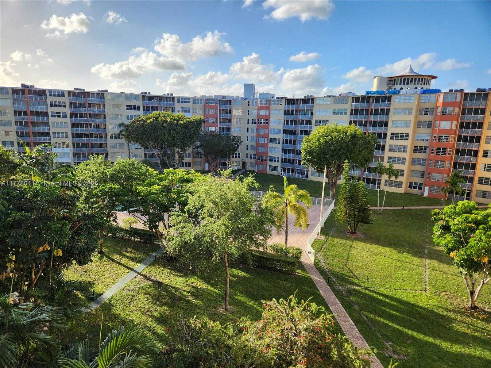 Small Image of 1750 NORTH EAST 191ST ST #626-4, Miami Number 24