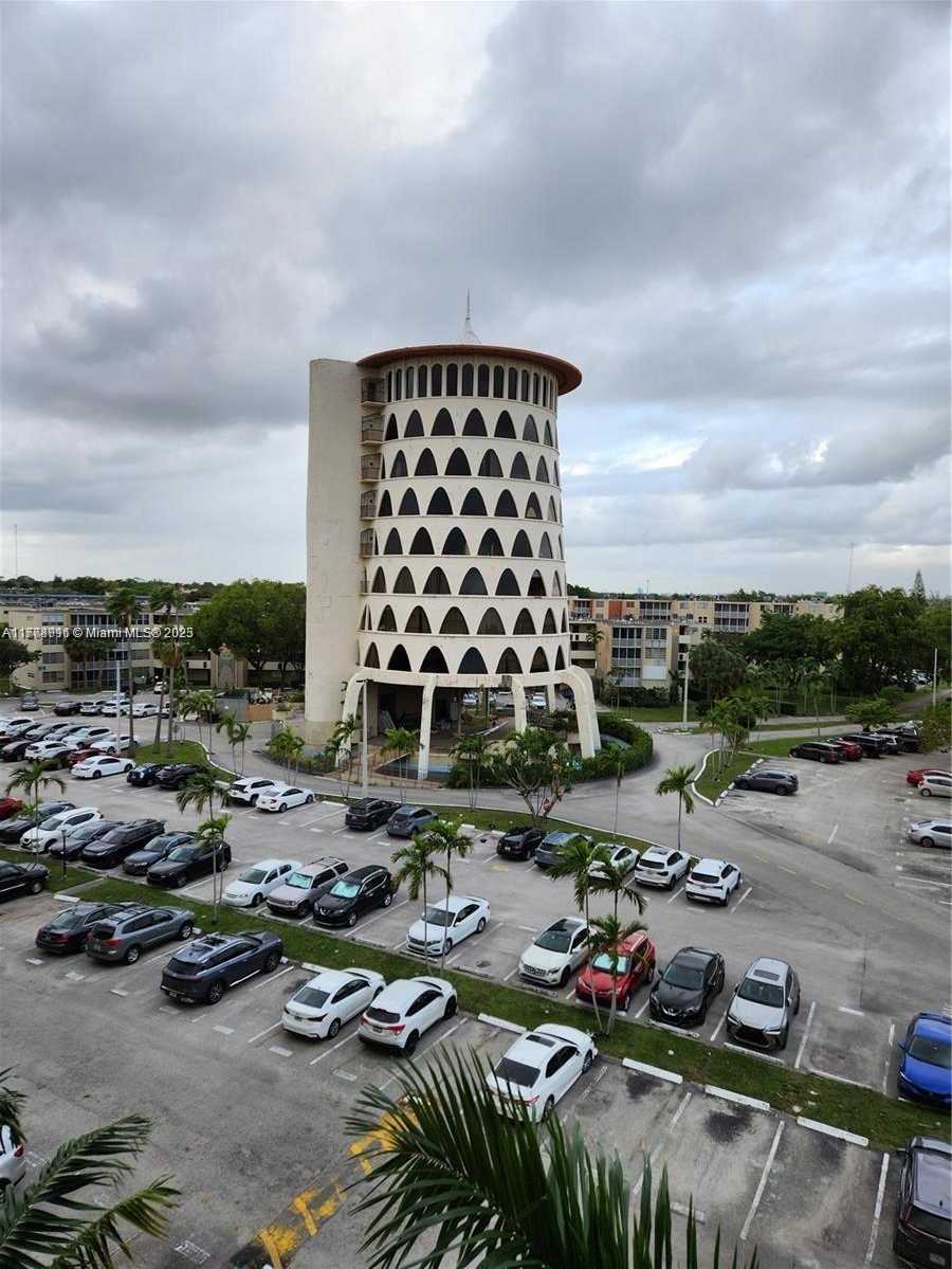 Small Image of 1750 NORTH EAST 191ST ST #626-4, Miami Number 27