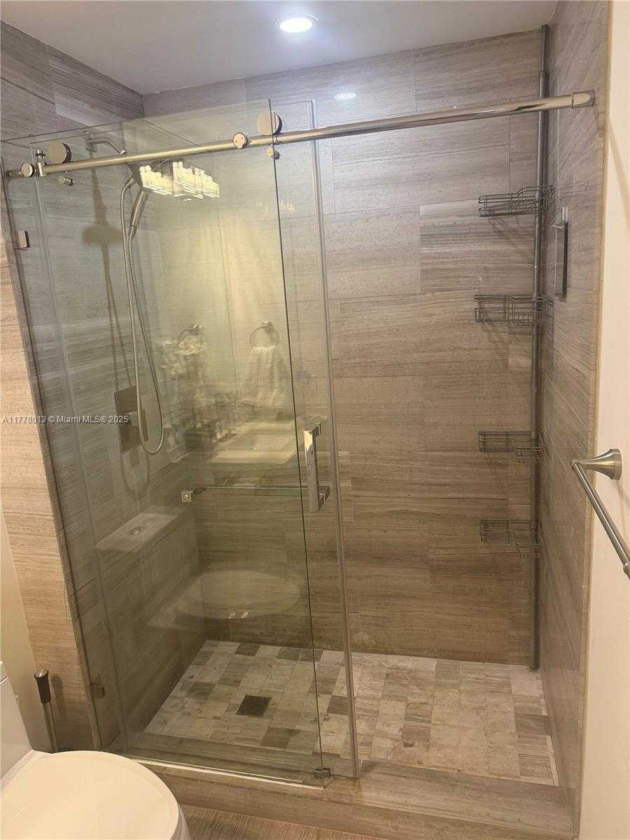 Small Image of 1300 BRICKELL BAY DR #2710, Miami Number 11